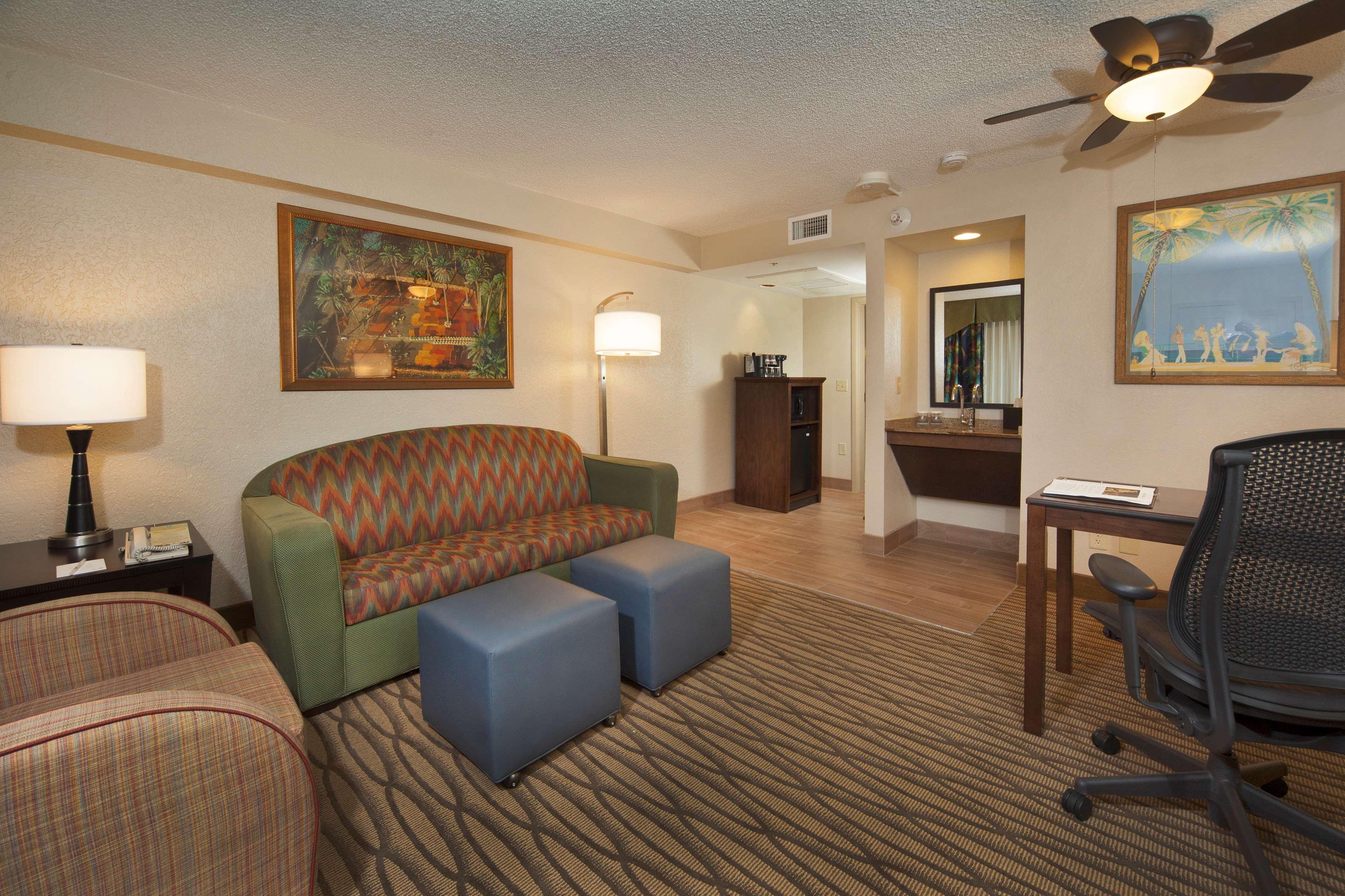 Embassy Suites By Hilton Miami International Airport Miami Springs Exterior photo