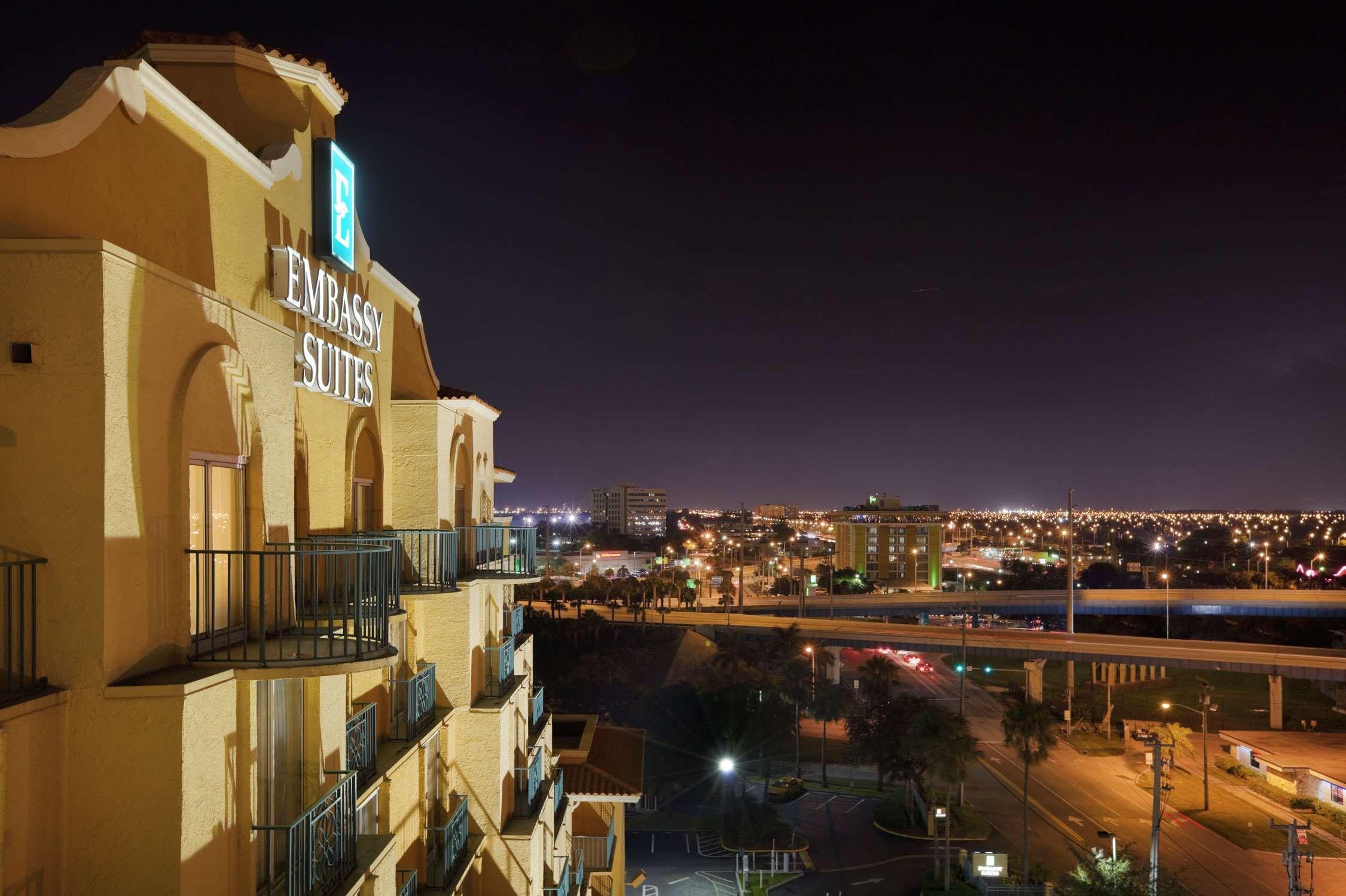 Embassy Suites By Hilton Miami International Airport Miami Springs Exterior photo