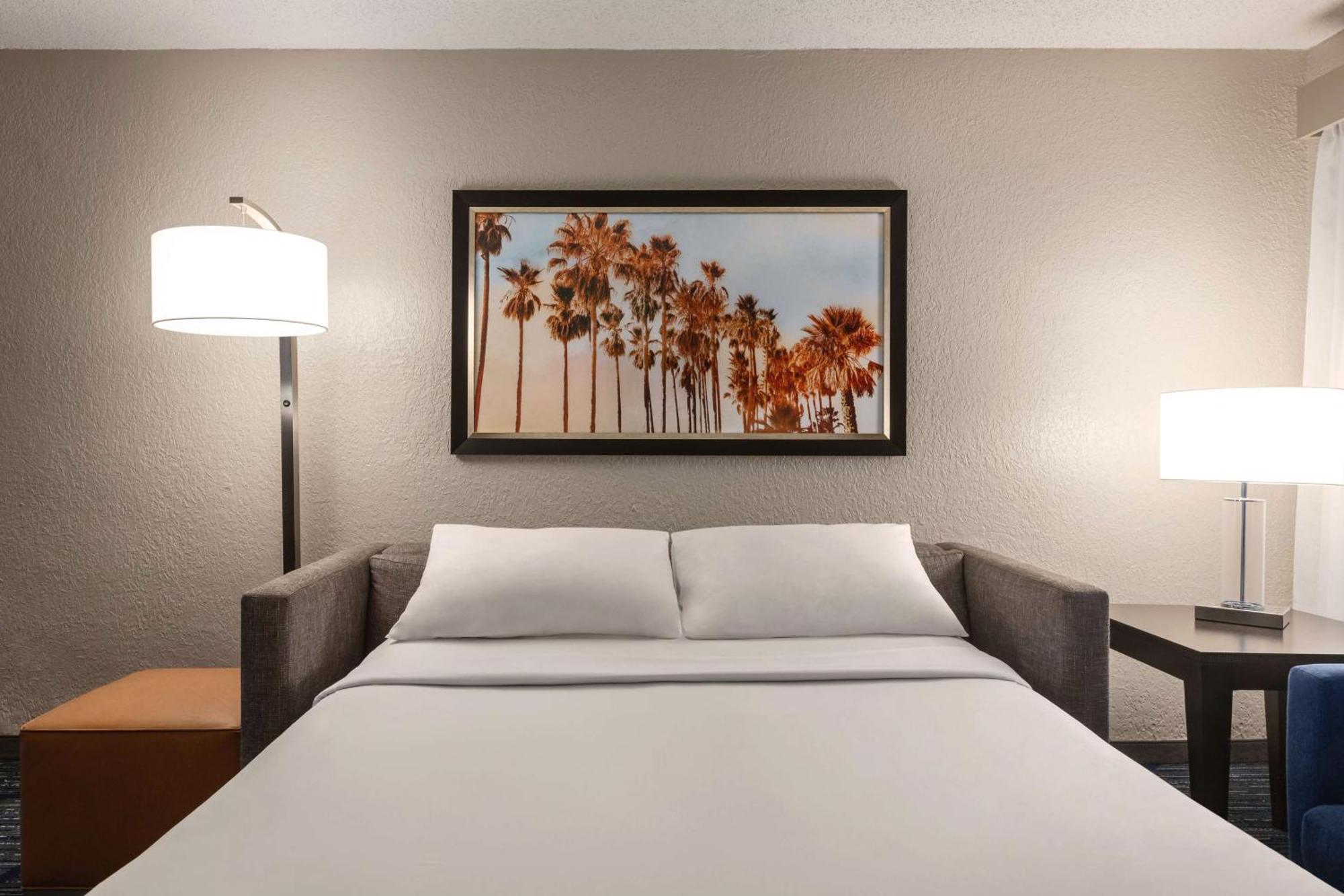 Embassy Suites By Hilton Miami International Airport Miami Springs Exterior photo