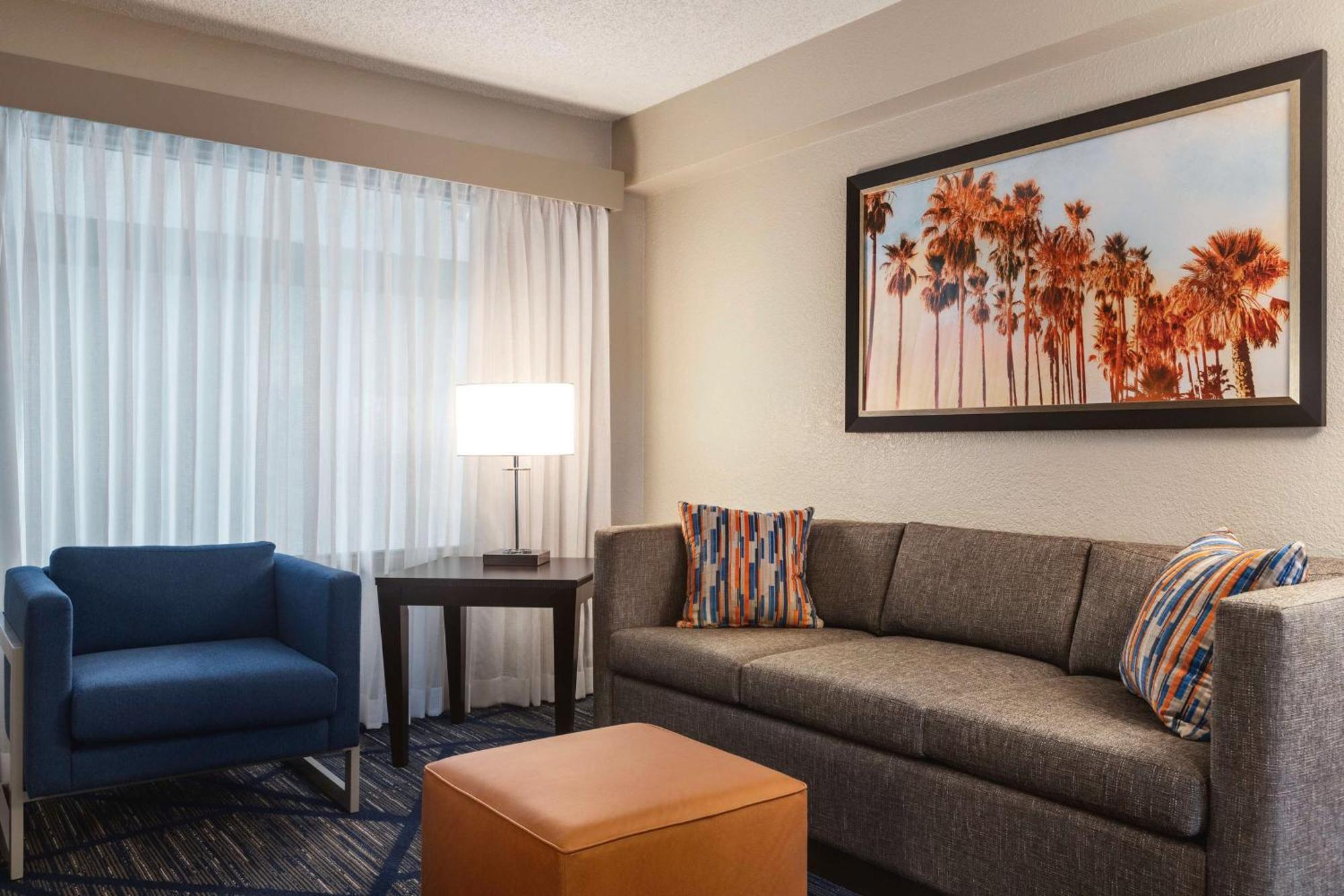 Embassy Suites By Hilton Miami International Airport Miami Springs Exterior photo