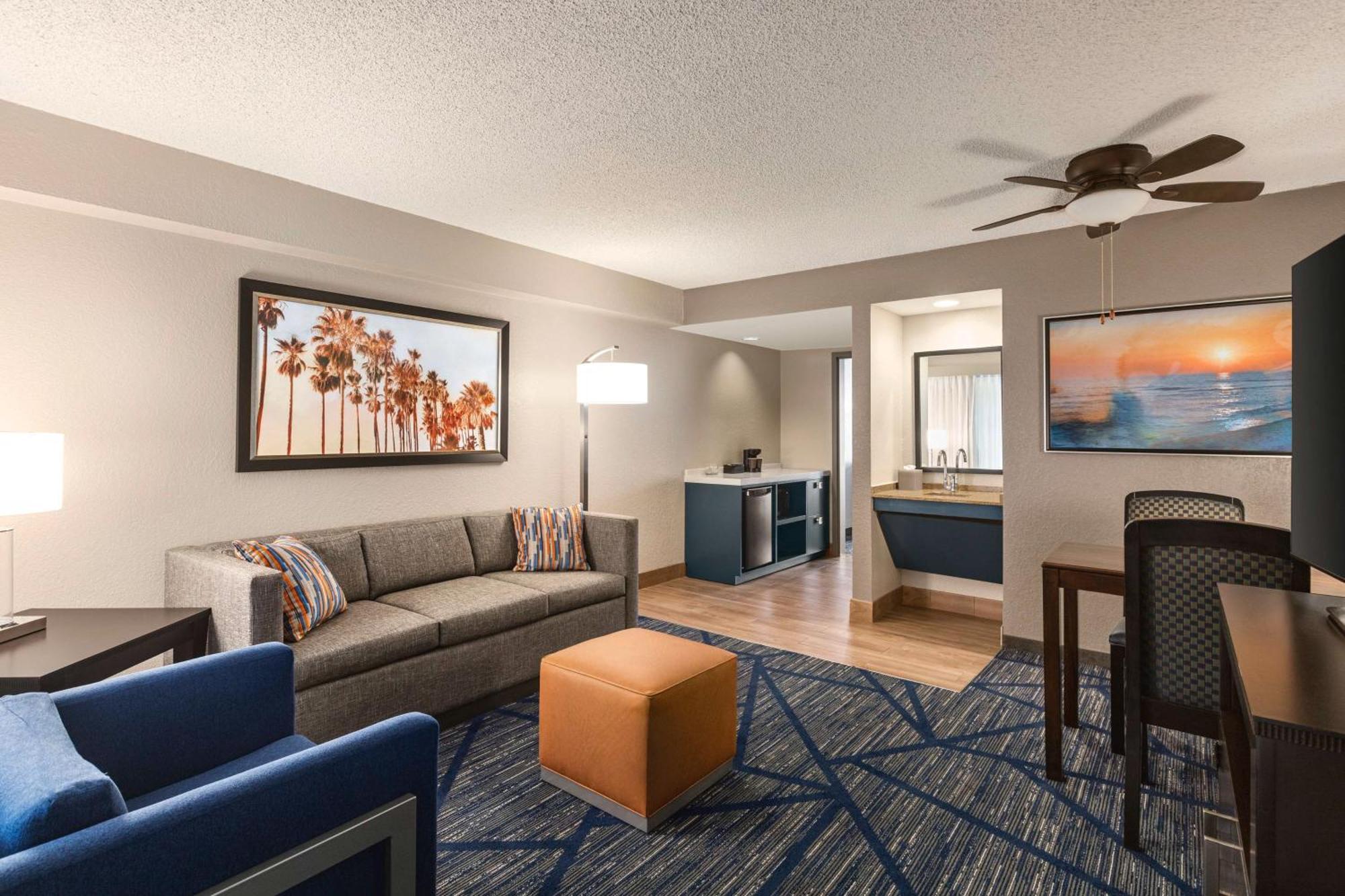 Embassy Suites By Hilton Miami International Airport Miami Springs Exterior photo