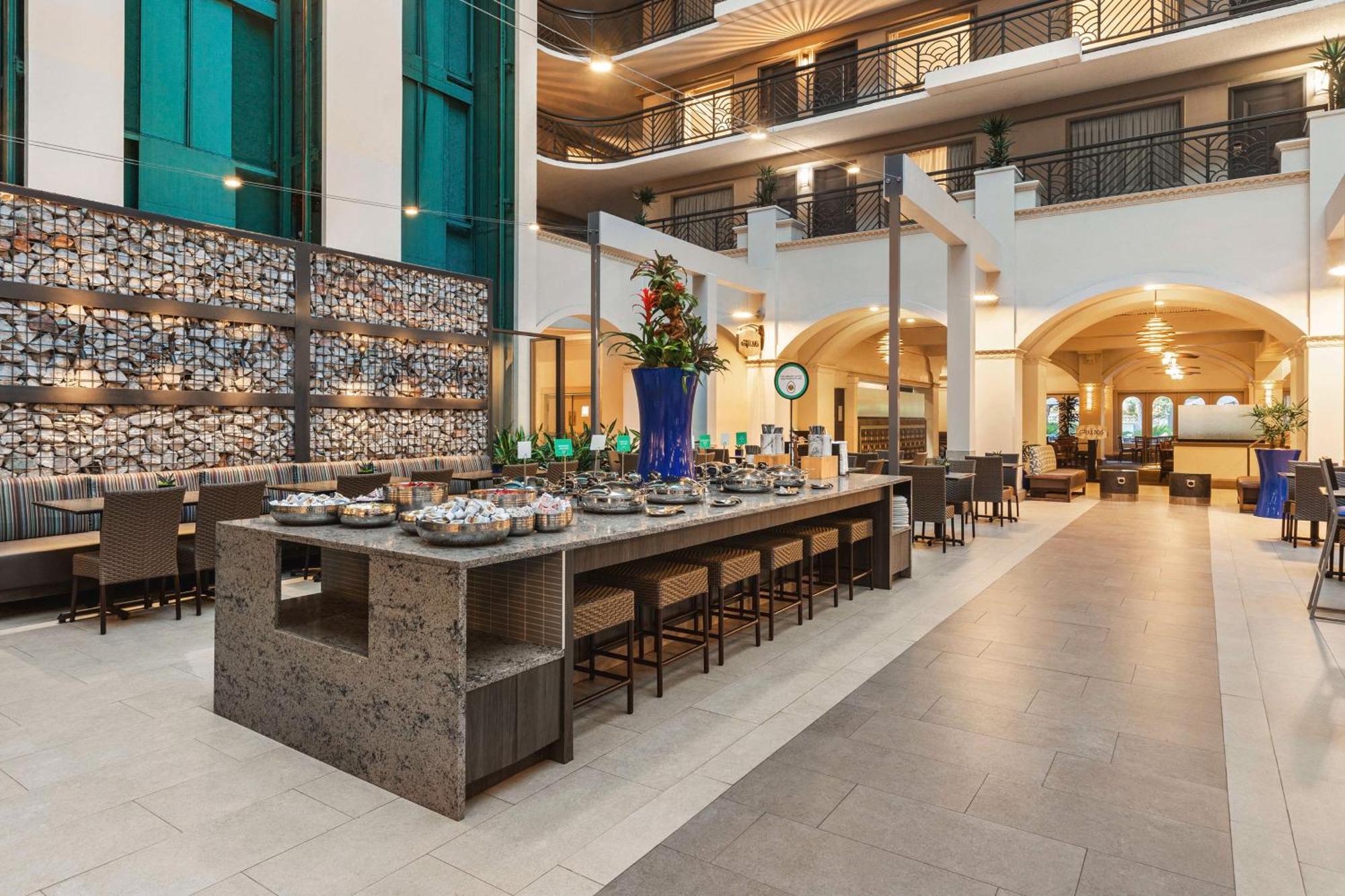 Embassy Suites By Hilton Miami International Airport Miami Springs Exterior photo