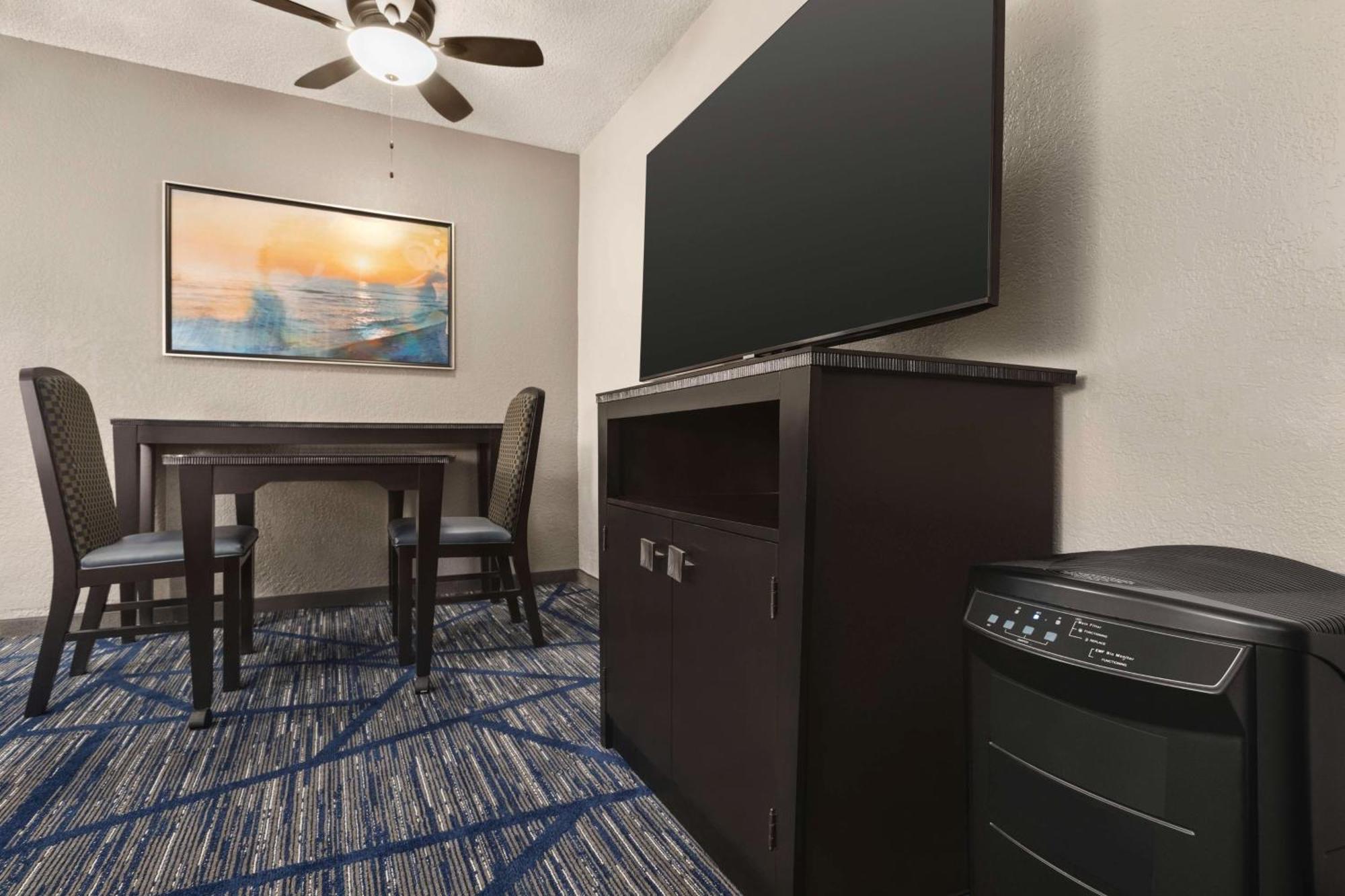 Embassy Suites By Hilton Miami International Airport Miami Springs Exterior photo