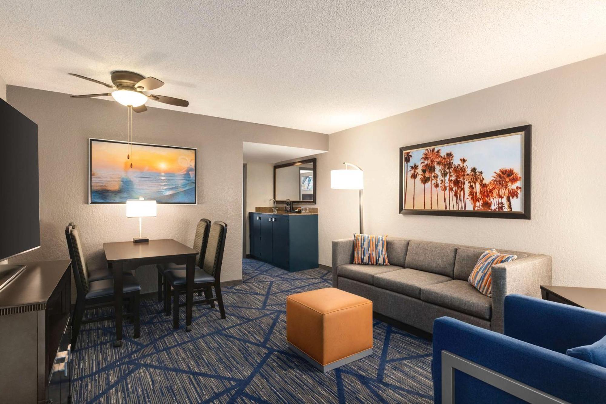 Embassy Suites By Hilton Miami International Airport Miami Springs Exterior photo