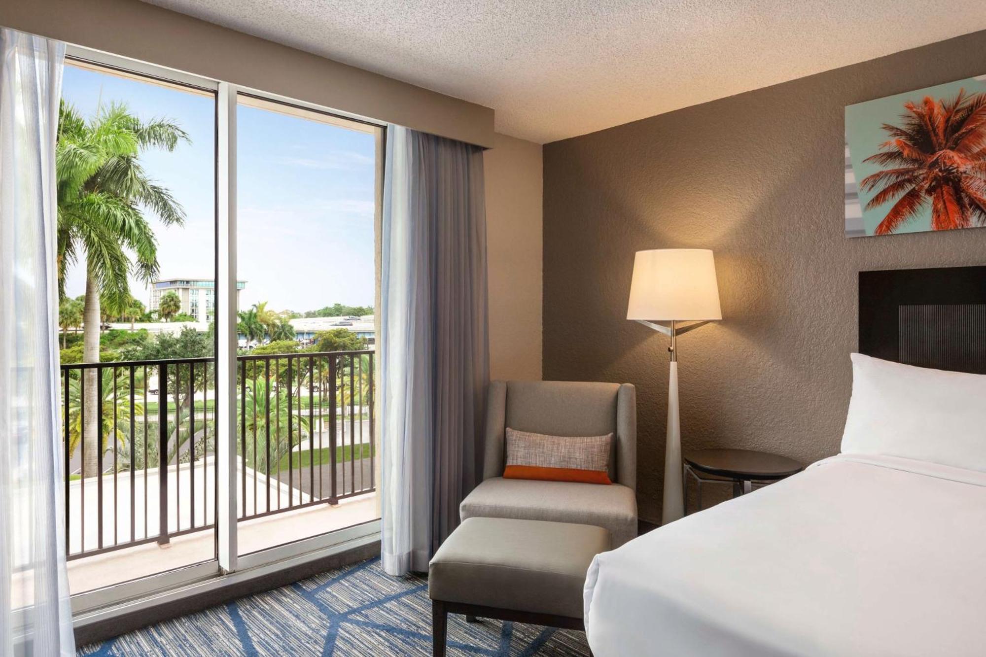 Embassy Suites By Hilton Miami International Airport Miami Springs Exterior photo