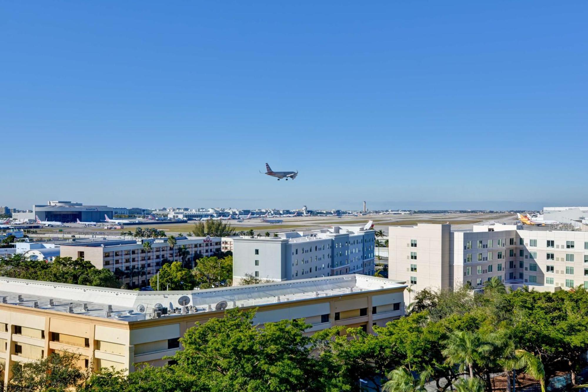 Embassy Suites By Hilton Miami International Airport Miami Springs Exterior photo