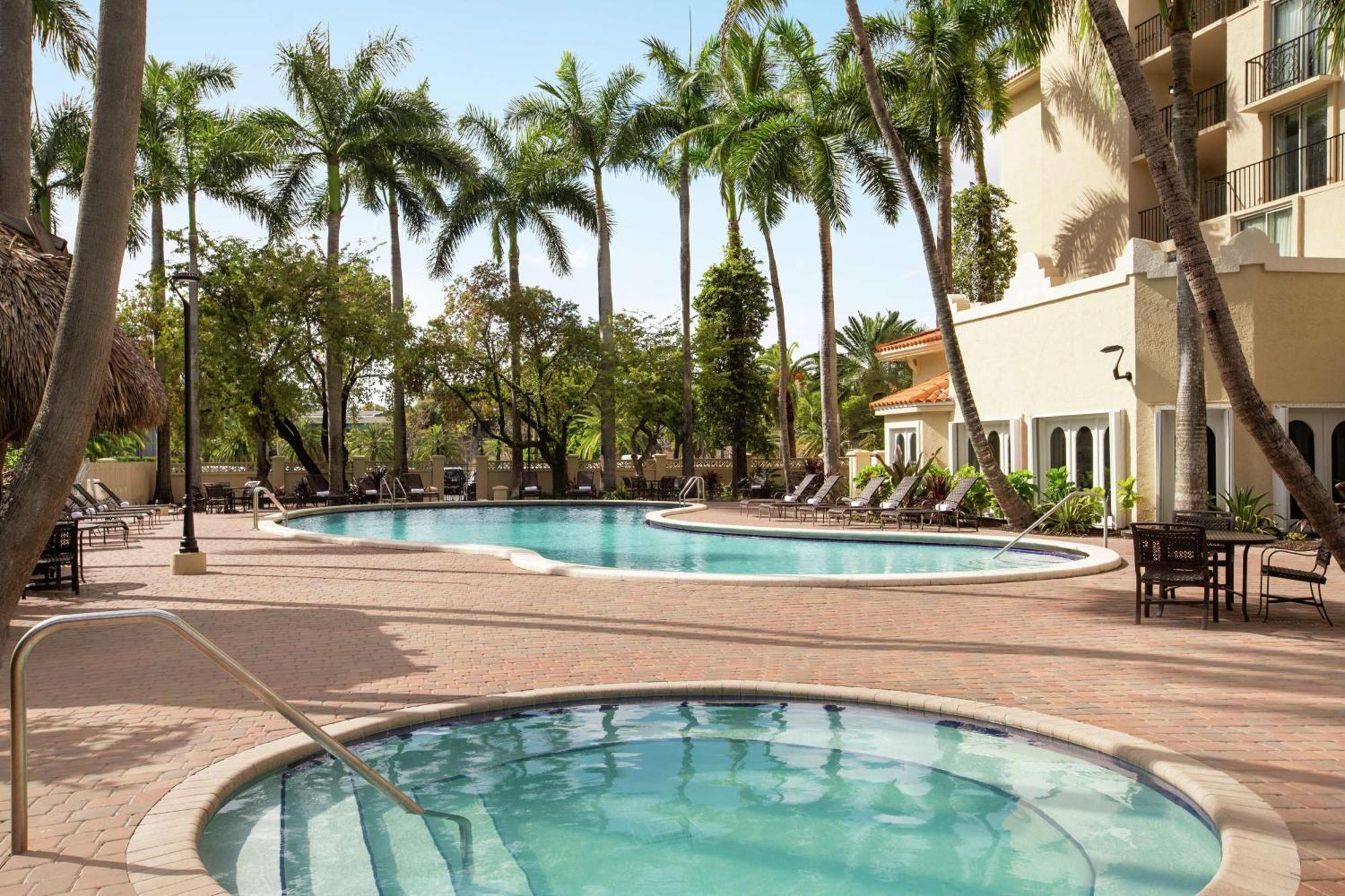 Embassy Suites By Hilton Miami International Airport Miami Springs Exterior photo