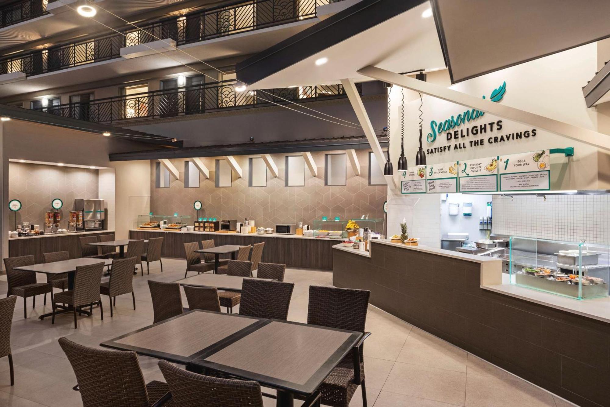 Embassy Suites By Hilton Miami International Airport Miami Springs Exterior photo