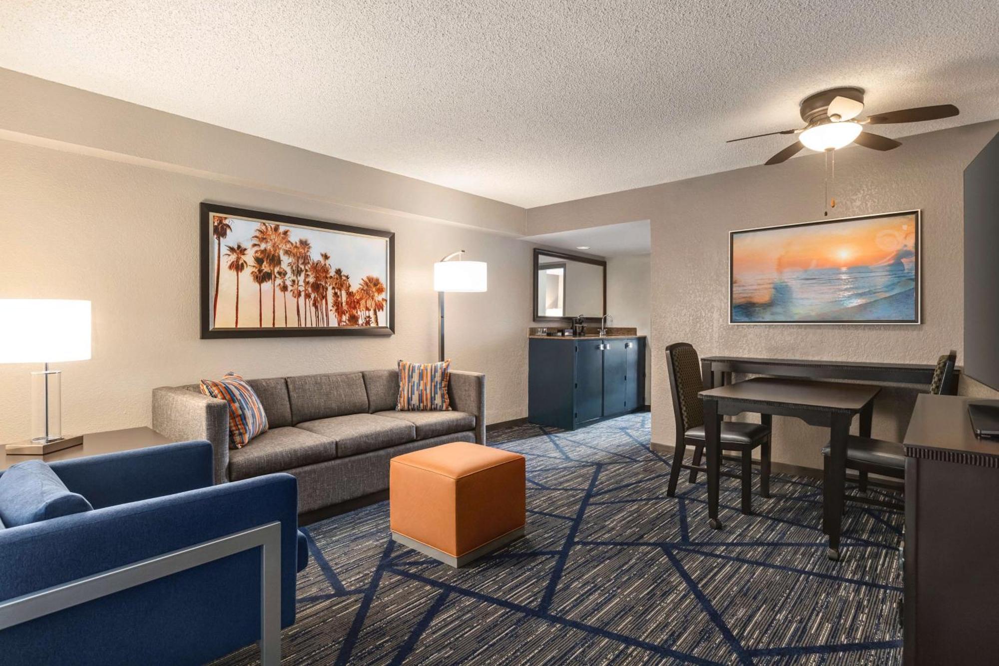 Embassy Suites By Hilton Miami International Airport Miami Springs Exterior photo