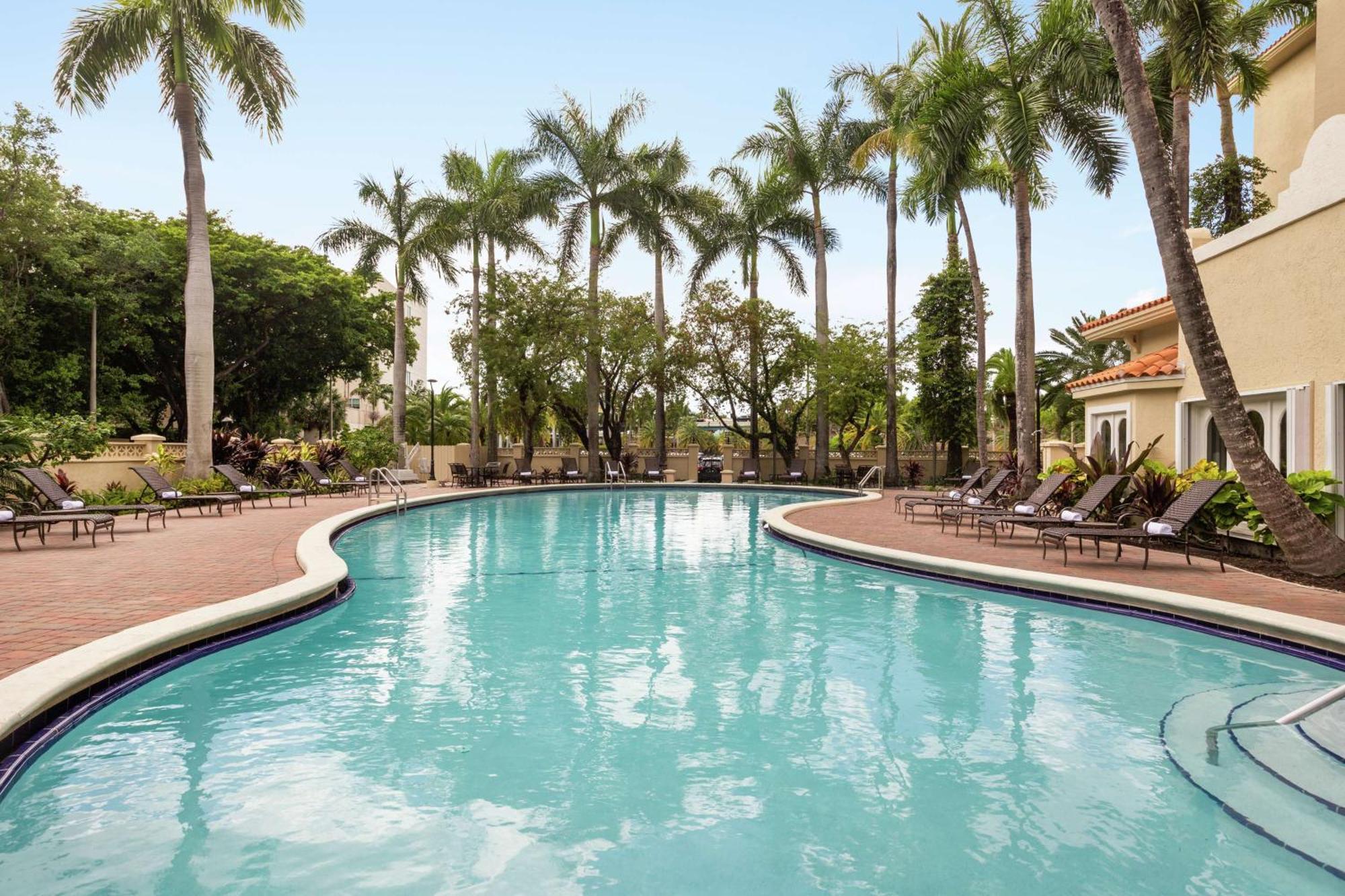 Embassy Suites By Hilton Miami International Airport Miami Springs Exterior photo