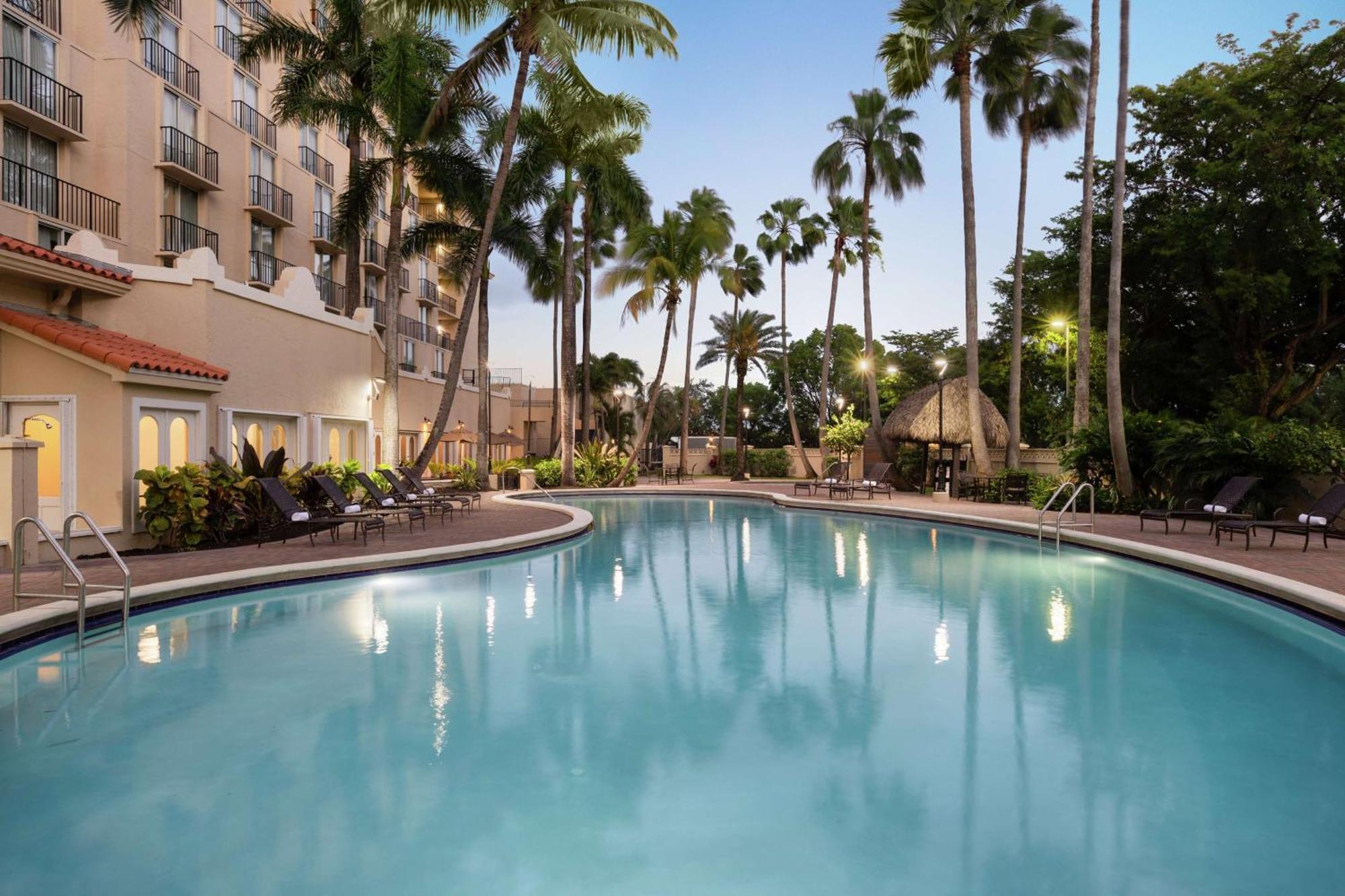 Embassy Suites By Hilton Miami International Airport Miami Springs Exterior photo