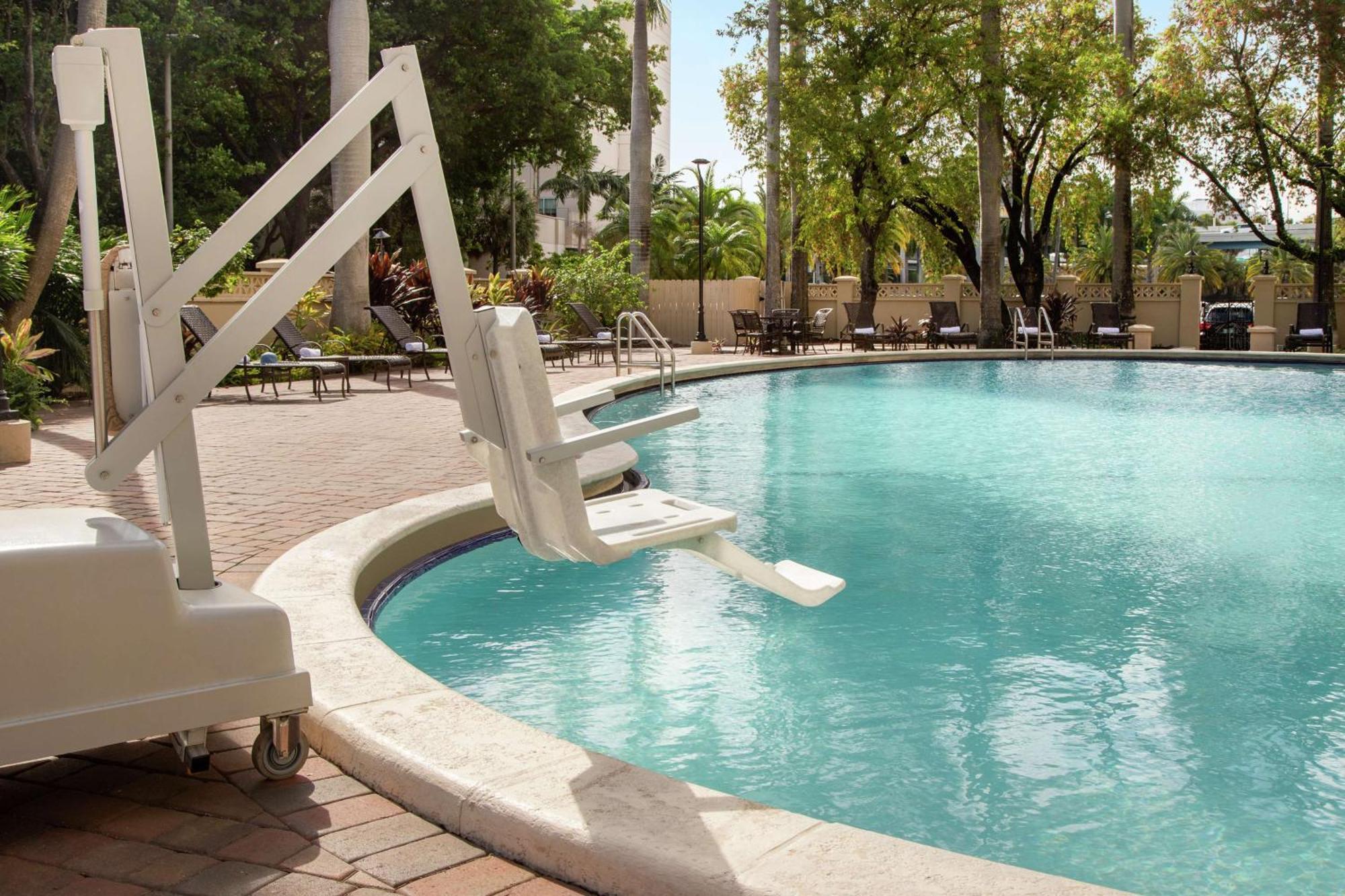 Embassy Suites By Hilton Miami International Airport Miami Springs Exterior photo